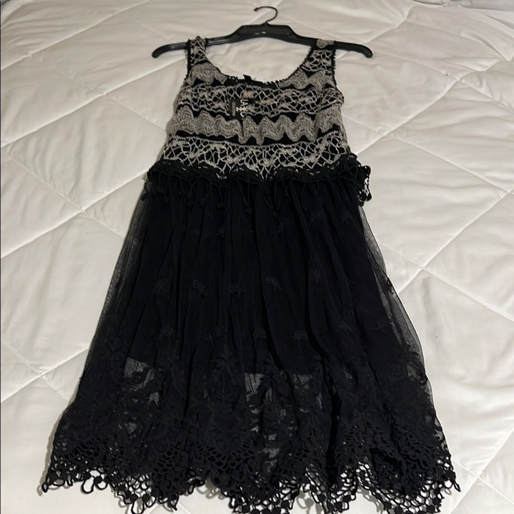 Marineblu Black and White Lace Dress
